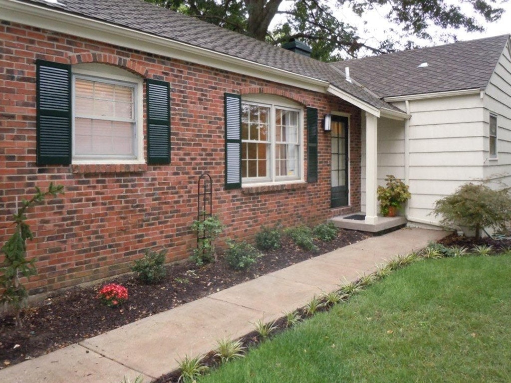 2025 W. 84th Terrace, Leawood, KS 66206, Presented by Shelley Staton